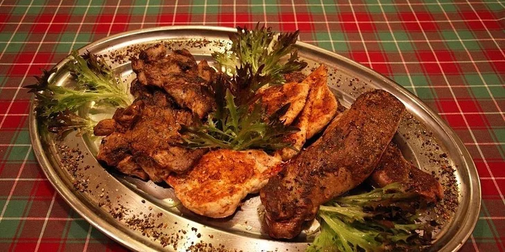 Večer si v restauraci pochutnáte na grill mixu pro dva.