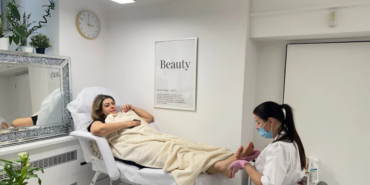 Každý krok provádí manikérka a pedikérka 100% hygienicky a s použitím sterilních nástrojů i kvalitních materiálů. 