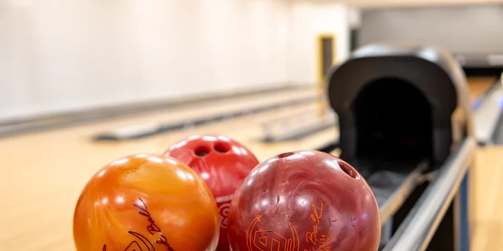 Moderné bowlingové dráhy v Žiline ponúkajú perfektný povrch pre rekreačných aj športových hráčov.