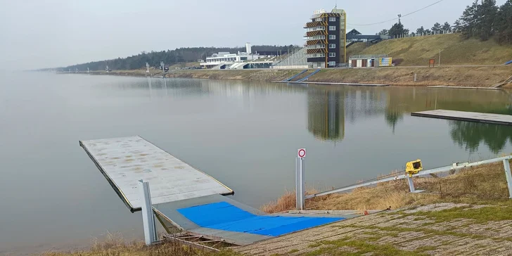 Den zahájíte ranním blokem přímo ve vodě, kde se budete přibližně 1,5 hod. věnovat adaptaci na otevřený prostor. 