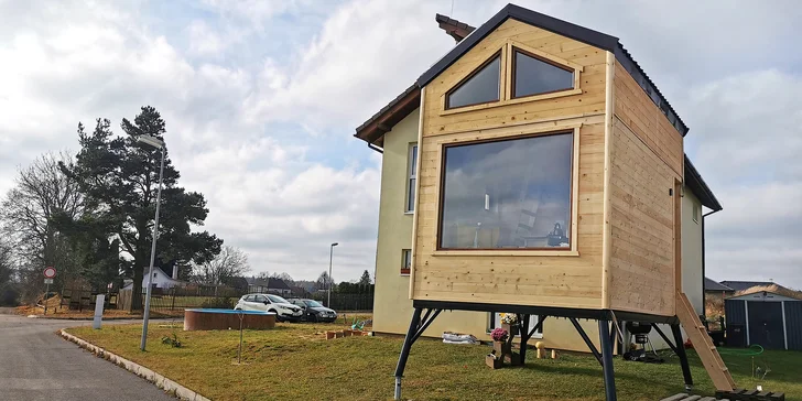Z panoramatického okna budete mít parádní výhled do okolí. 