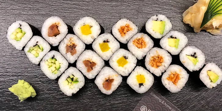 Dáte si sushi s lososem, krevetou nebo okurkou.