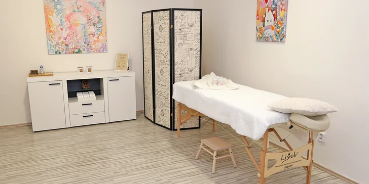 Tato procedura kombinuje masáž s aromatickými oleji a mořskou solí a stimuluje podkožní prokrvení i pohyb lymfy.