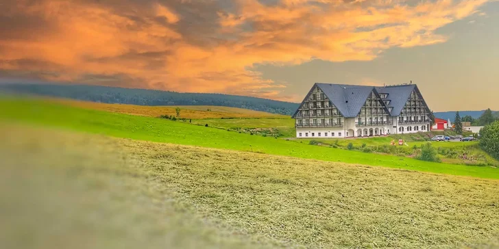 V létě vás zlákají túry v okolí, v zimě zase lyžovačka.