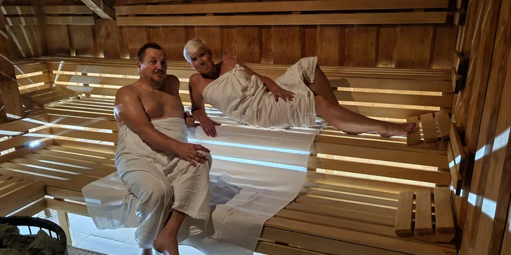 Fínska sauna má 100 °C.