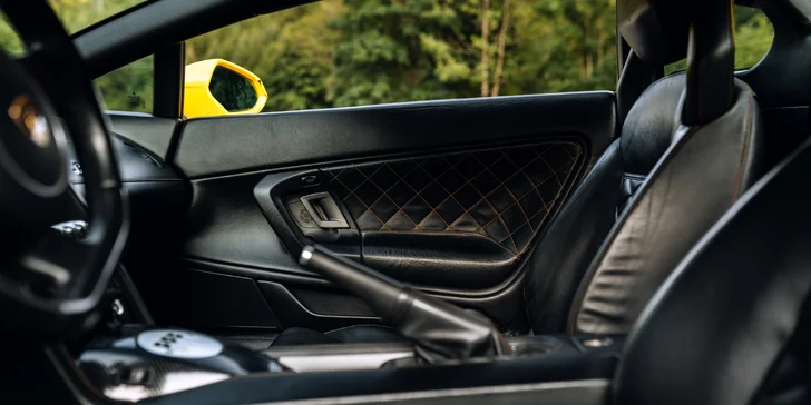 Pokud dáváte přednost ztělesnění italské elegance kombinované s moderní dravostí, čeká na vás Ferrari California T. 
