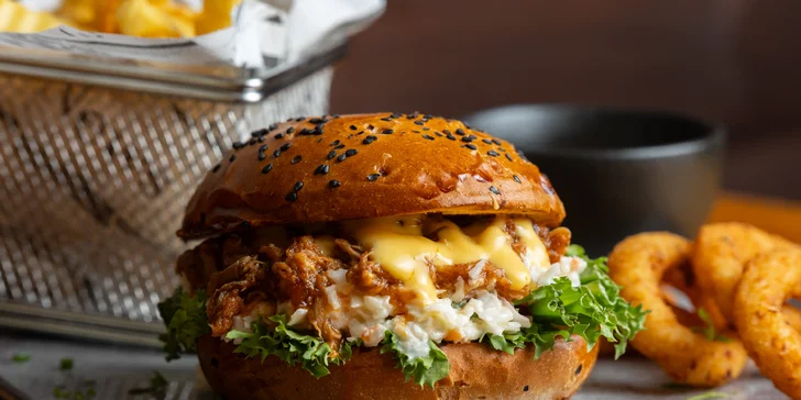 Pulled Pork burger budú sprevádzať prílohy ako...