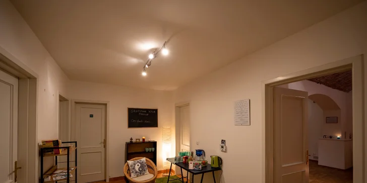 Studio je malé, za to s rodinnou atmosférou, a prostředí je nabité pozitivní energii, která na vás dýchne už při vstupu.