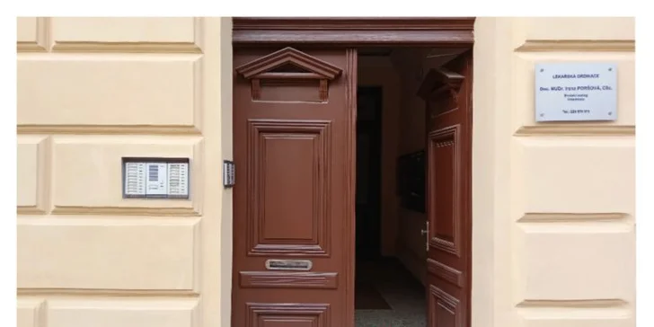Vchod do provozovny fyzioterapie
