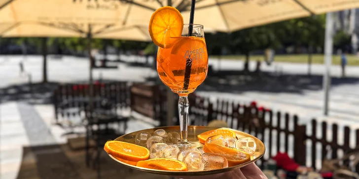 Drink dle výběru pro 1 i 2 osoby v kavárně U Zlaté koruny: Aperol Spritz či Gin & tonic