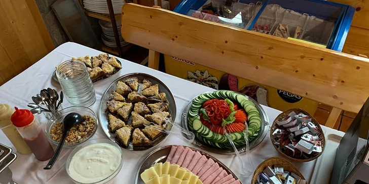 Snídaně se podávají formou bufetu, večeře si budete vybírat z menu. 