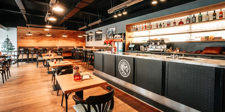 Moderní restauraci najdete hned u fakultní nemocnice. 
