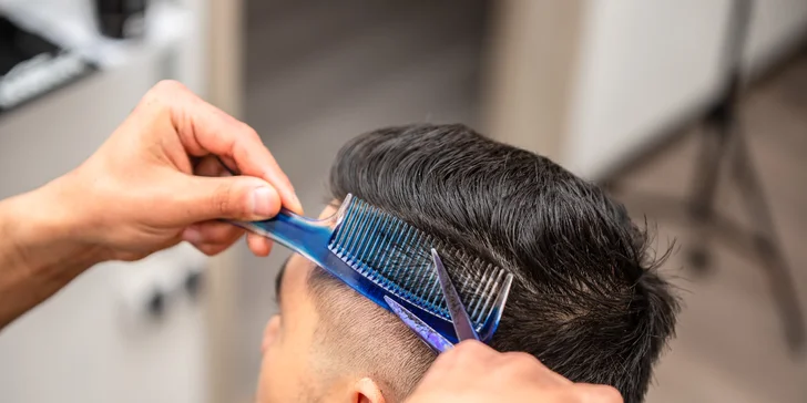 Barber v priestoroch boxerského klubu