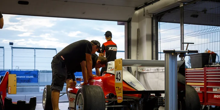 FORMULA 4 TATUUS