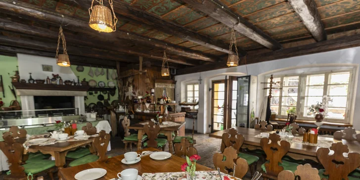 Do stylové restaurace si můžete zajít na oběd nebo večeři.