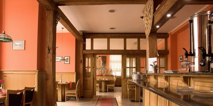 V restauraci vaří tradiční moravskou i mezinárodní kuchyni.