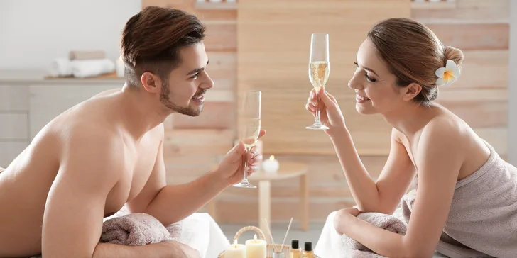 Romantické rande a relax: 70minutová masáž dle výběru pro dva a sklenička sektu