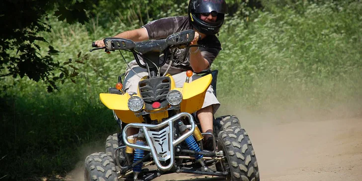 Uzavřená trať je rozdělená na malý okruh pro děti a nezkušené jezdce a velký okruh pro ty, kteří si chtějí vyzkoušet náročnější a techničtější jízdu.