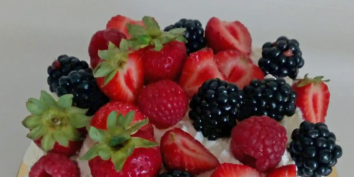 Dáváte přednost celým dortům? Sáhněte po jahodovém, čokoládovo-višňovém či dortu Pavlova. 