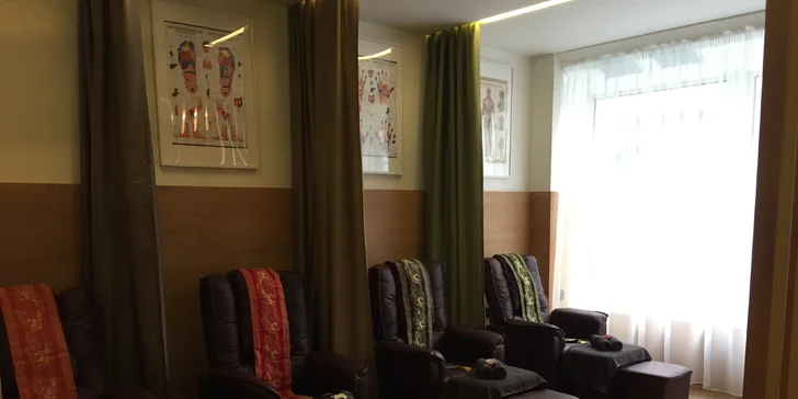 Vstupní dveře salonu najdete jen pár krůčků od tramvajové zastávky Flora. 
