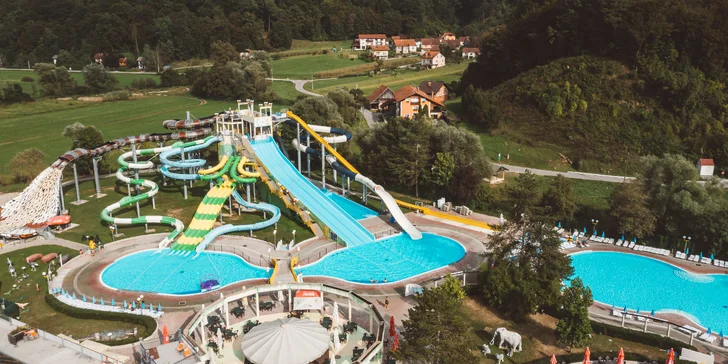 Aquapark nabízí hned 10 tobogánů a skluzavek.