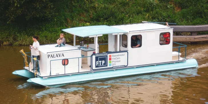 V ceně voucheru nejsou zahrnuté pohonné hmoty, před plavbou je nutné složit vratnou kauci, z níž se poté spotřebované pohonné hmoty odečítají.