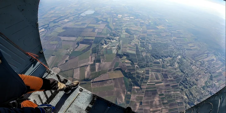  Připravte se na volný pád rychlostí až 200 km/h.