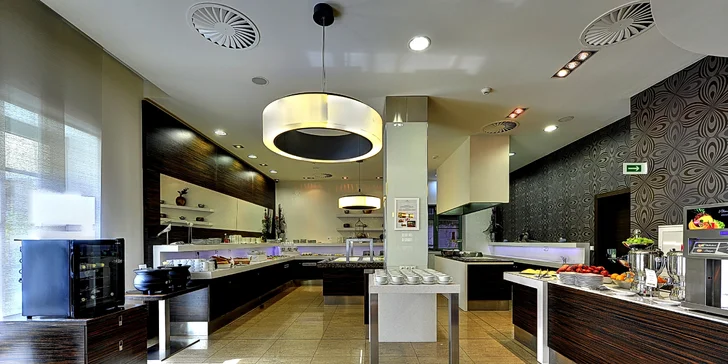 Součástí voucheru je snídaně či polopenze podávaná v hotelové restauraci.