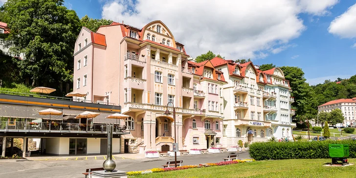 Na výběr máte hned dva typy pokojů a jedno prostorné apartmá. 