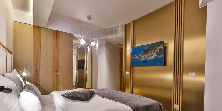 Každý pokoj nabízí klimatizaci, vlastní koupelnu, TV s plochou obrazovkou, balkon, rychlovarnou konvici a Wi‑Fi zdarma. 