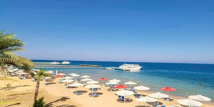 Přímo u resortu se rozprostírá soukromá písčitá pláž s pozvolným vstupem do křišťálově čistého moře. 