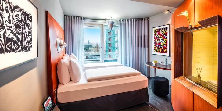 Dizajnový hotel nesie meno drážďanského umelca AR Pencka. V celom hoteli nájdete viac ako 700 originálnych diel.