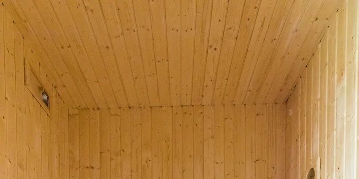 V sauně naberete síly na výlety po okolí.