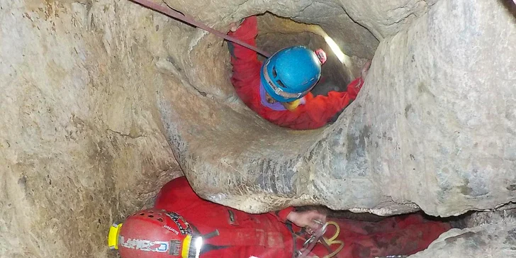 Zdoláte až 40 metrů hlubokou, zajištěnou jeskynní kaskádu.