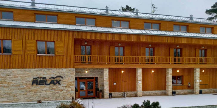 V zimě se můžete projet na zamrzlém jezeře nebo si udělat výlet do skiareálu Polevsko. 
