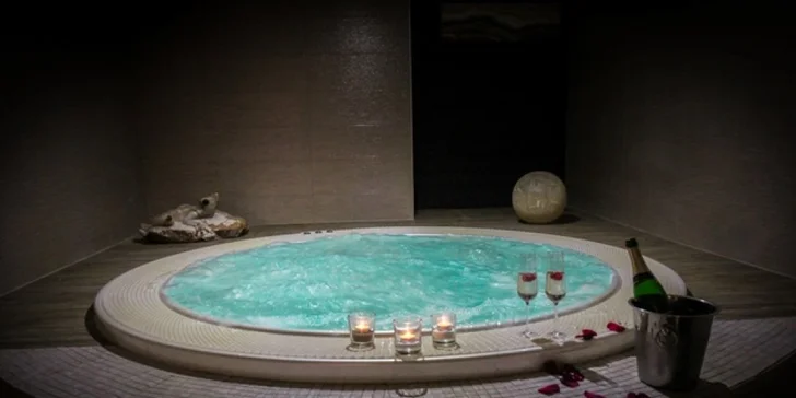 Kromě jídla vás čeká také pěkná dávka relaxace. Ve wellness můžete strávit neomezeně dlouhou dobu.