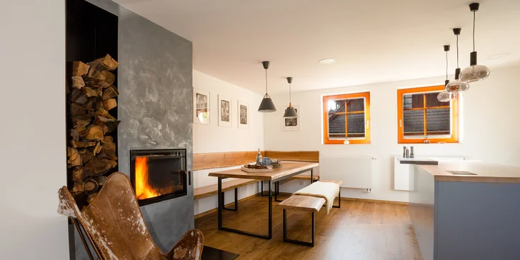 Apartmán Kamil ponúka 3 spálne a obývačku s krbom (apartmán Kamil).