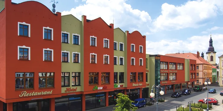 Po dobrém jídle by byla škoda hned odjíždět. Z náměstí se projděte ještě ke kostelu sv. Bartoloměje a k zámku.