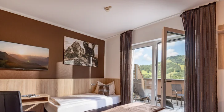 K pokojům náleží také balkon.