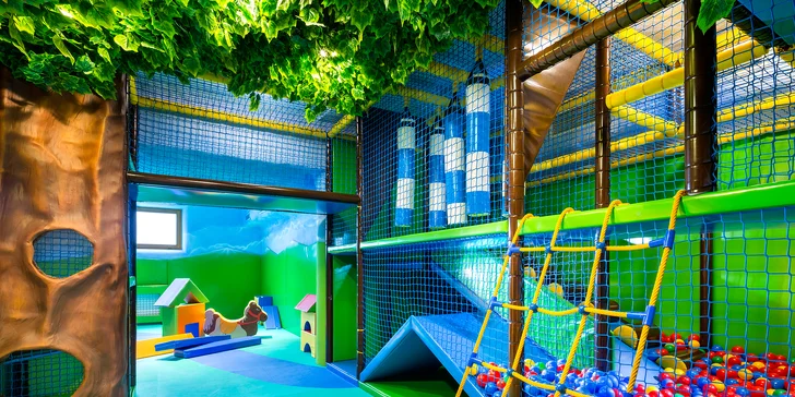 Hotel má skvělé zázemí pro děti. Třeba velký zábavní park plný atrakcí.  