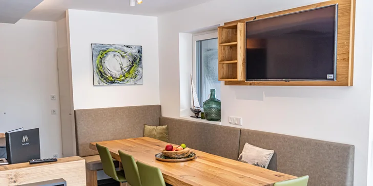 Ku každému apartmánu patrí minimálne jedno parkovacie miesto (na fotke apartmán Verditz).