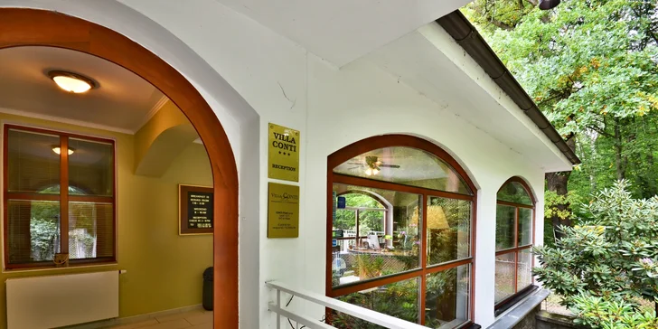 Hotel stojí v příjemném prostředí u píseckých lesů. 