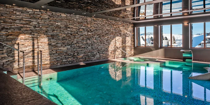 Atraktivní poloha hotelu v kombinaci s relaxací ve wellness centru slibuje dovolenou plnou odpočinku a zážitků.