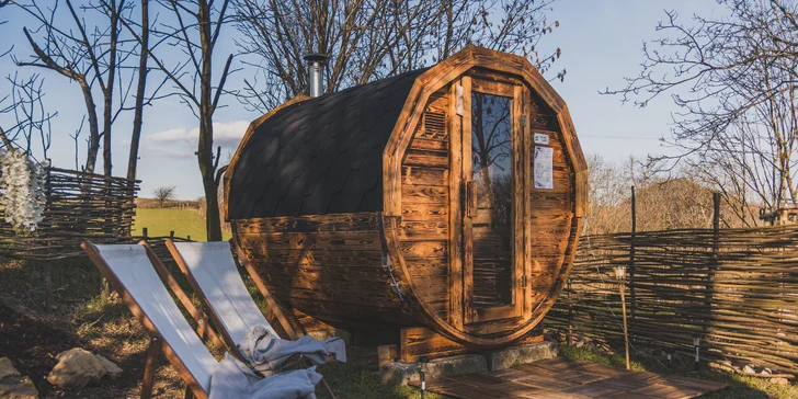 K dispozici vám bude finská sudová sauna s ochlazovací kádí (za příplatek).