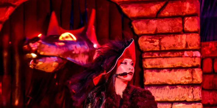Noční ohňová show je vhodná pro děti a dospělé.