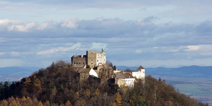 Nedaleko také leží hrad Buchlov.