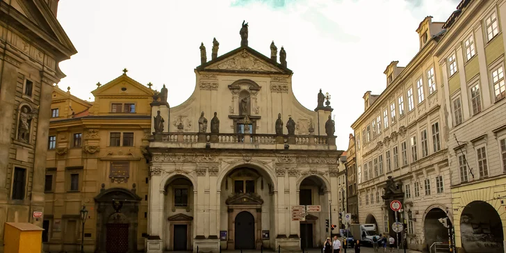 Celá prohlídka probíhá prostřednictvím mobilní aplikace, která funguje i offline, bez nutnosti připojení k internetu. 