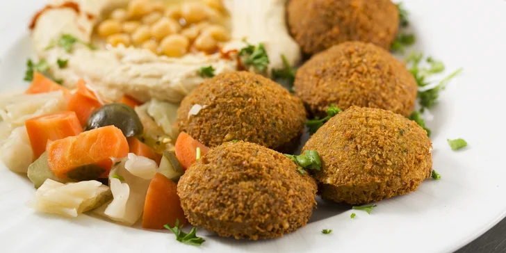V jednom si tu dáte twister i pitu s gyrosem, hranolky a nápoj podle výběru, nebo můžete sáhnout po oblíbeném vegetariánském falafelu. 
