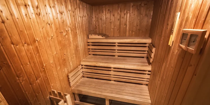 Prohřejte se v sauně a pak se osvěžte v chladicí kádi.