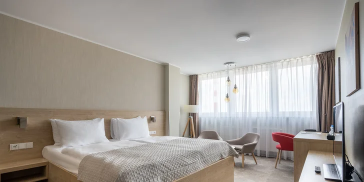 Těšte se na komfortně a vkusně zařízené pokoje s moderní samostatnou koupelnou a toaletou.